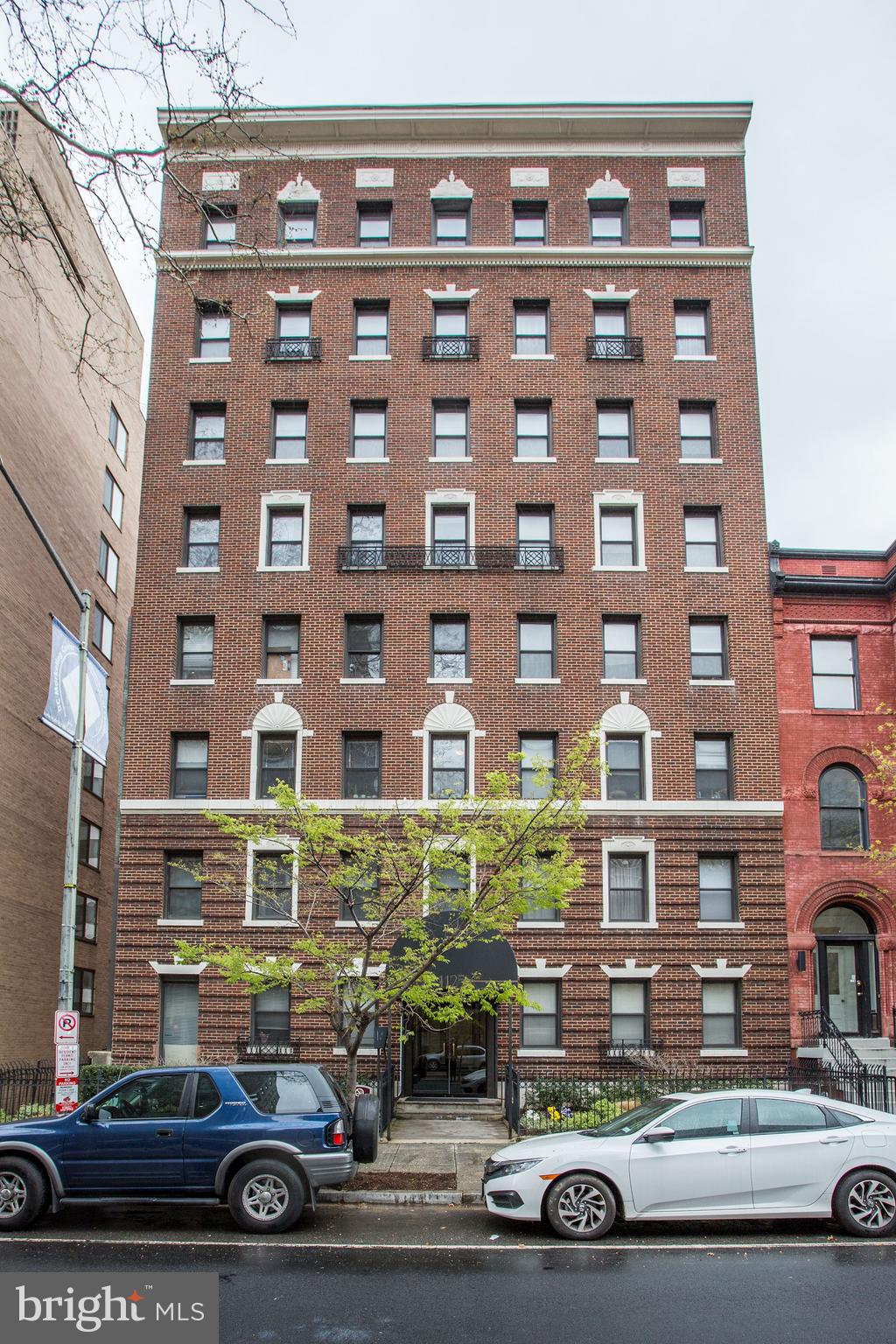 a car parked in front of a building