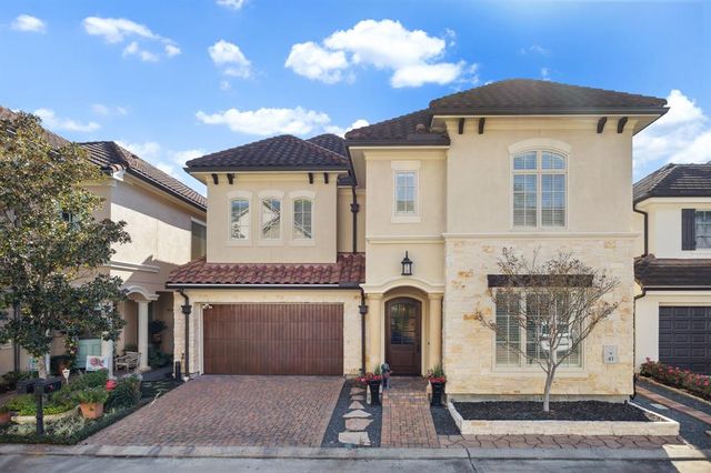 $1,050,000 | 41 North Creekside Court | Spring Valley Village