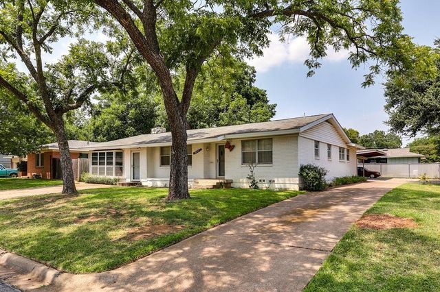 $324,900 | 1513 White Way Drive | Northwest Central Arlington