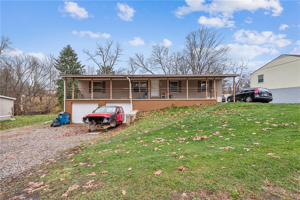 a view of a house with a yard