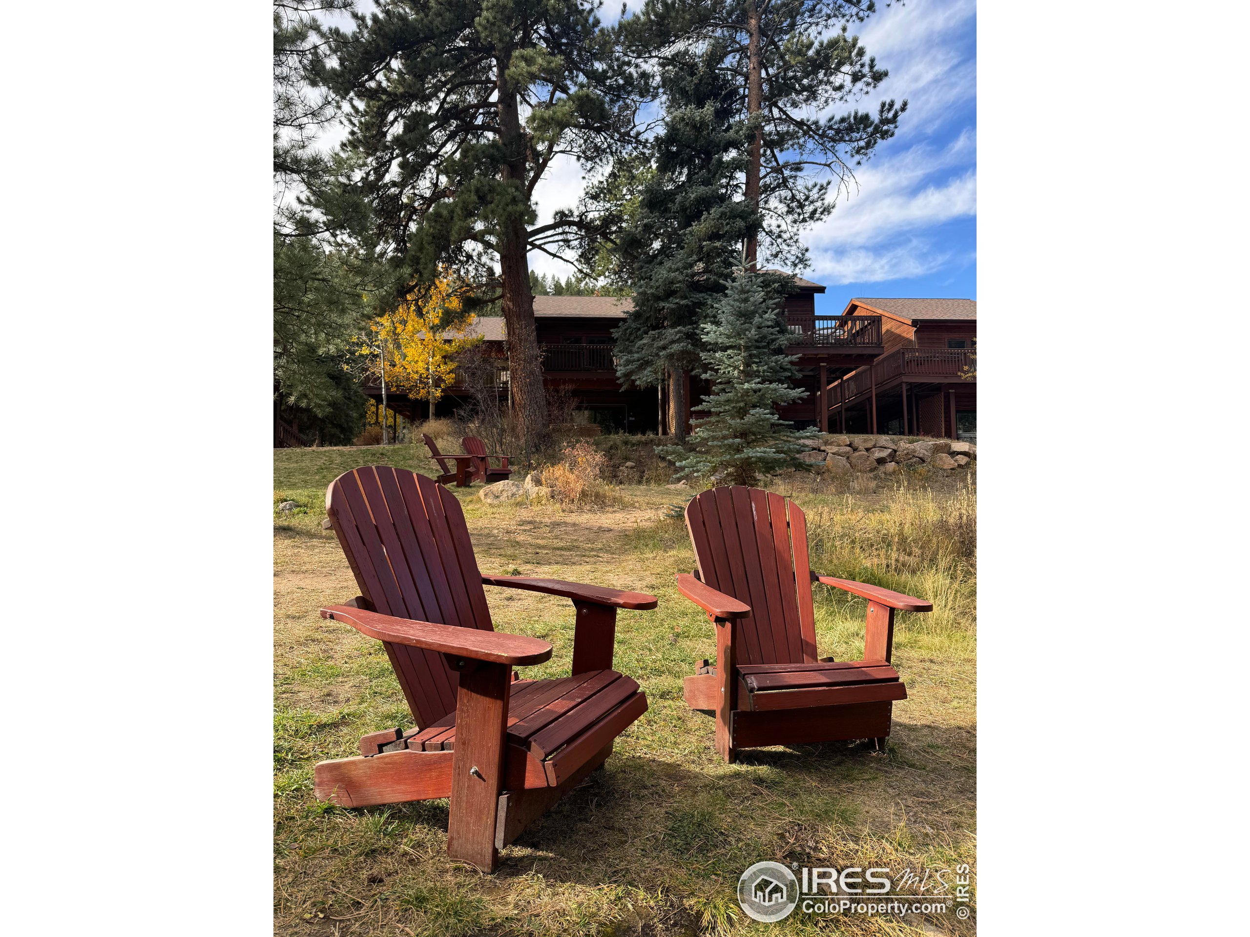 a view of a backyard with table and chairs