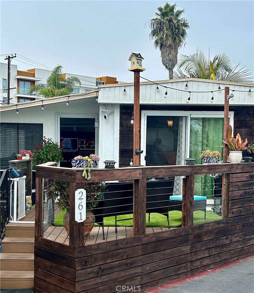 a view of a house with backyard and deck