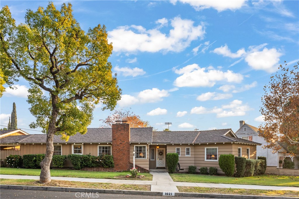 a front view of a residential houses with yard and green space