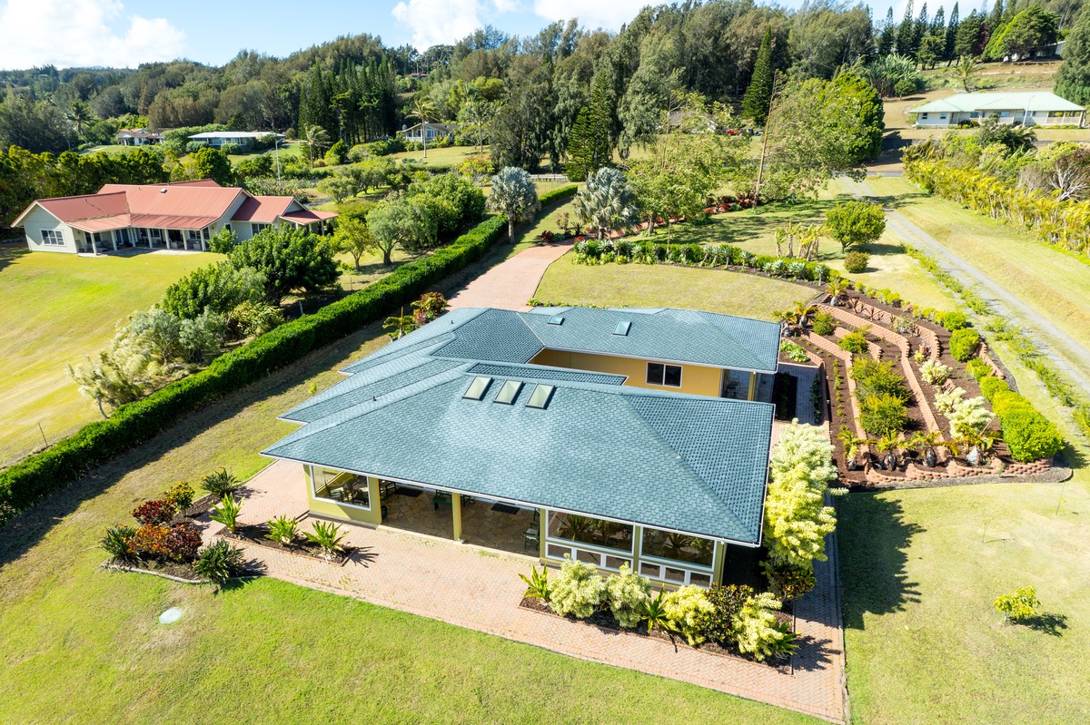 Malui Ridge Custom home with 180-degree ocean and Maui Views!