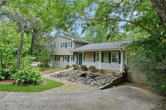 $499,900 | 940 Highview Drive | Green Forest