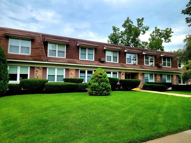 $2,000 | 350 Brainerd Avenue, Unit 8A | Libertyville