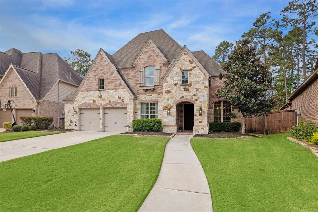 a view of a house with a backyard