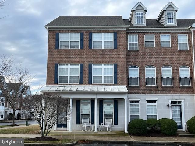 $580,000 | 17293 North Village Main Boulevard | Villages of Five Points