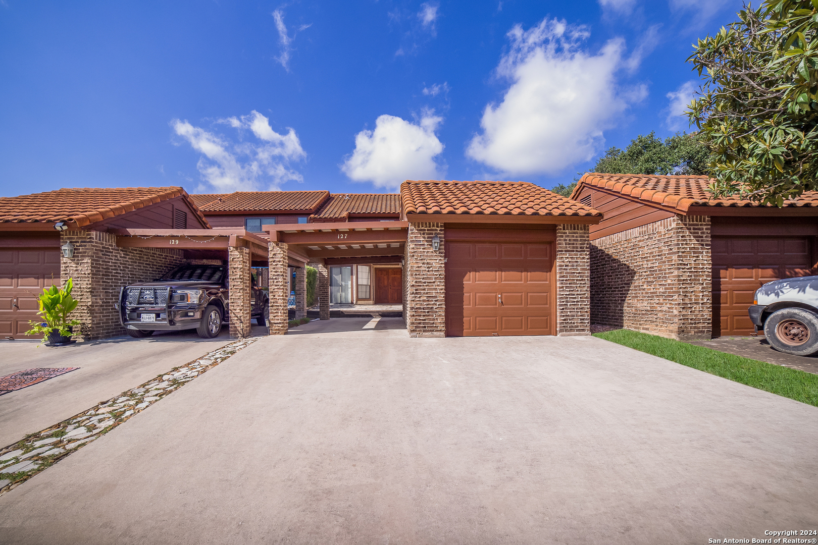 a view of a house with a yard and garage