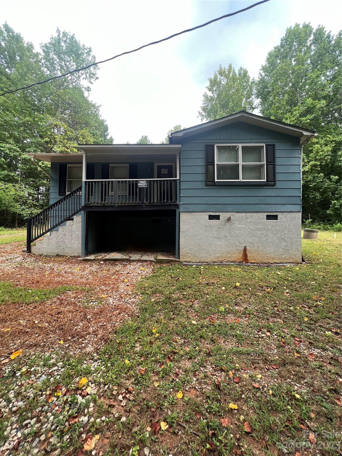 a front view of house with yard