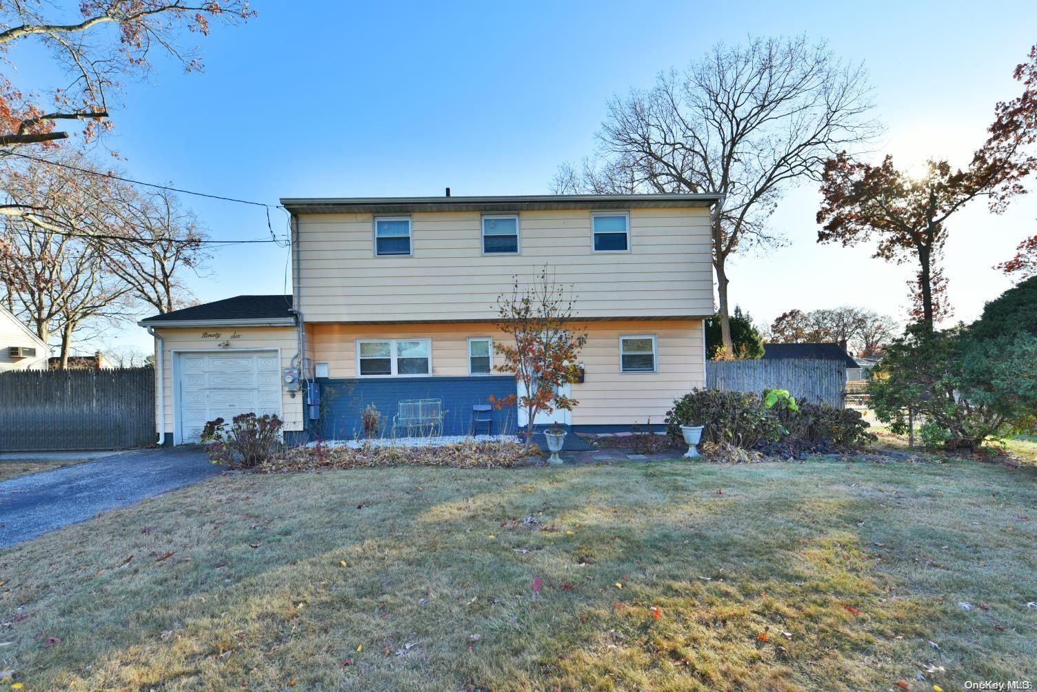 a view of a house with a yard and garage