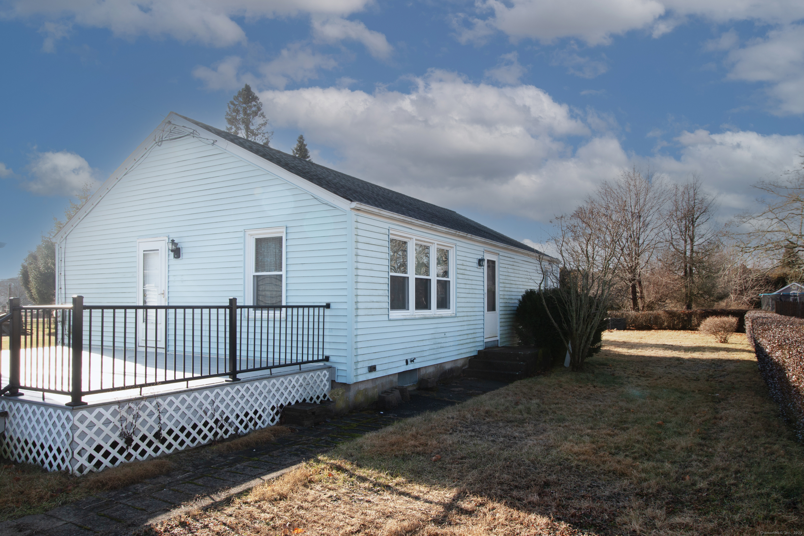 a view of a house with a yard