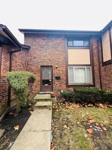 $250,000 | 18W217 Standish Lane | York Township - DuPage County