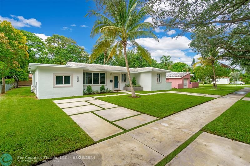 a view of house with a yard