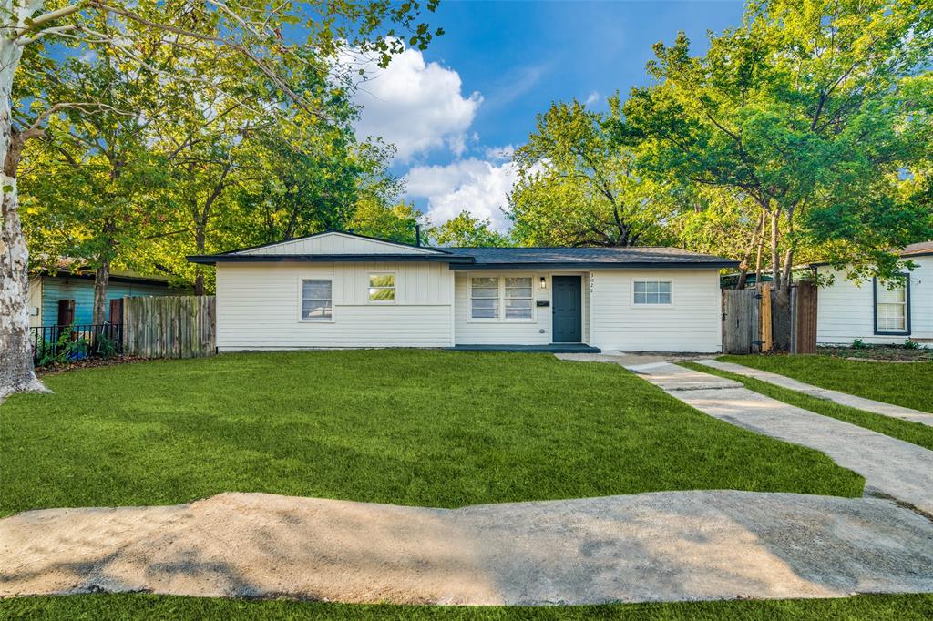 a view of a house with a backyard