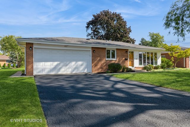 $425,000 | 911 South See-Gwun Avenue | Mount Prospect