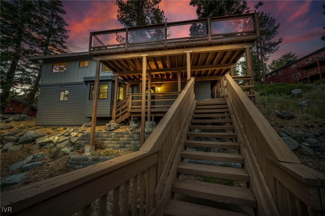 a view of a house with backyard and deck