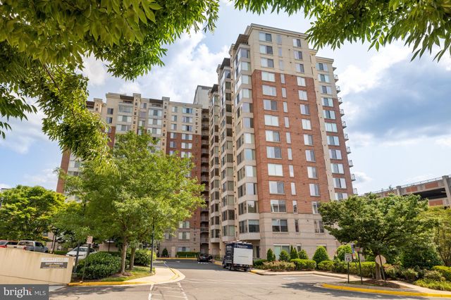 $460,000 | 2726 Gallows Road, Unit 712 | Wilton House Condominiums