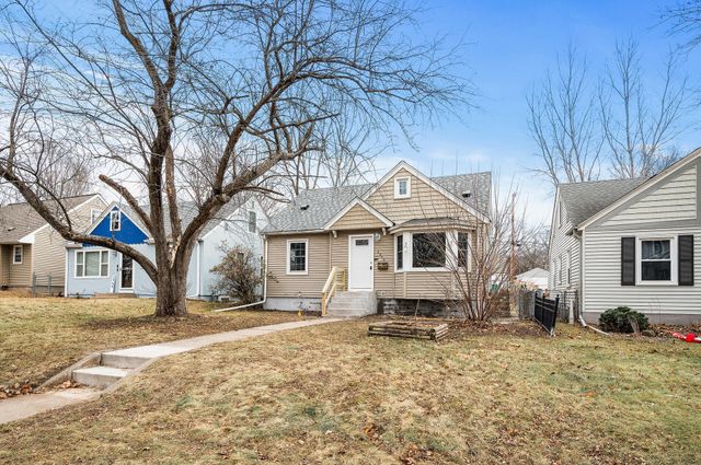 $298,500 | 2956 Ewing Avenue North | McNair Manor Robbinsdale