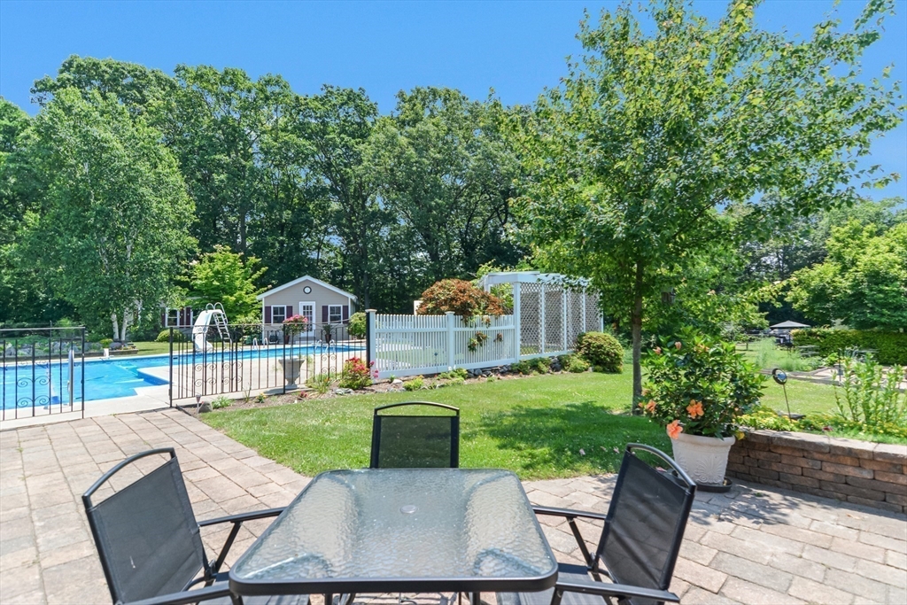 a view of a house with backyard and sitting area