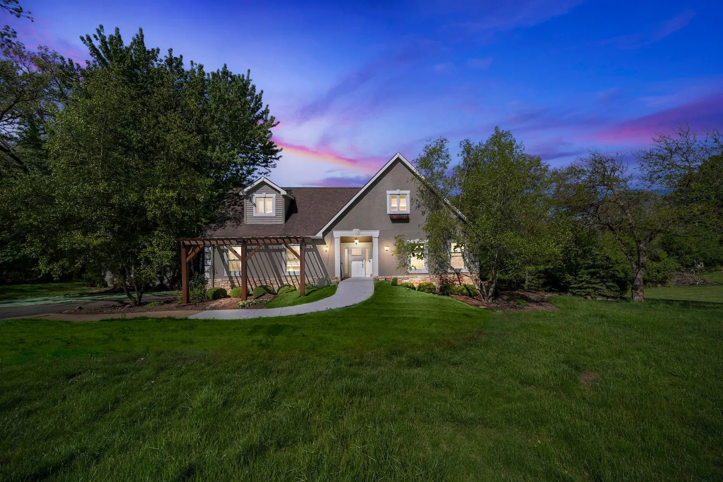 a view of a house with a big yard