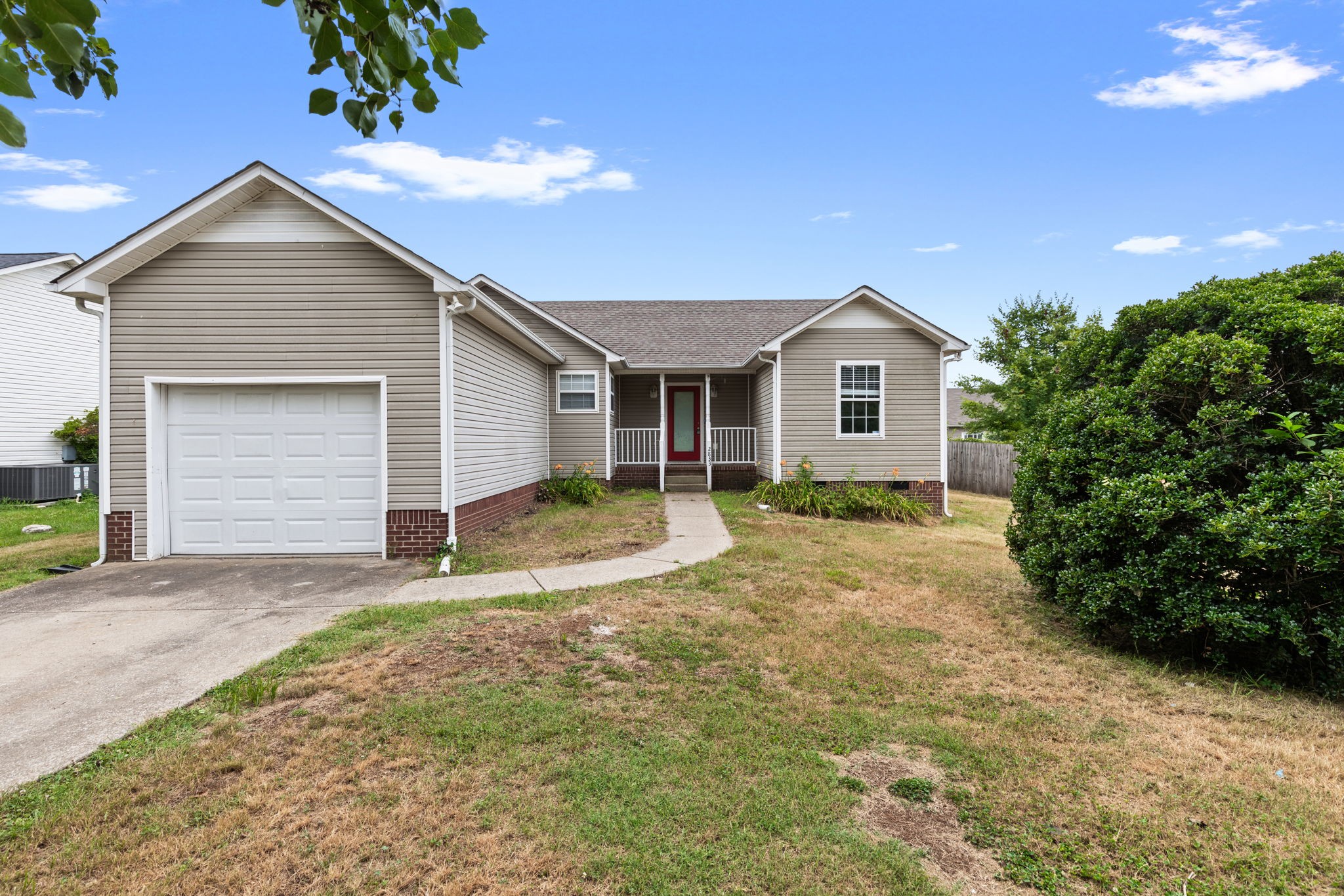 a view of front a house with a yard