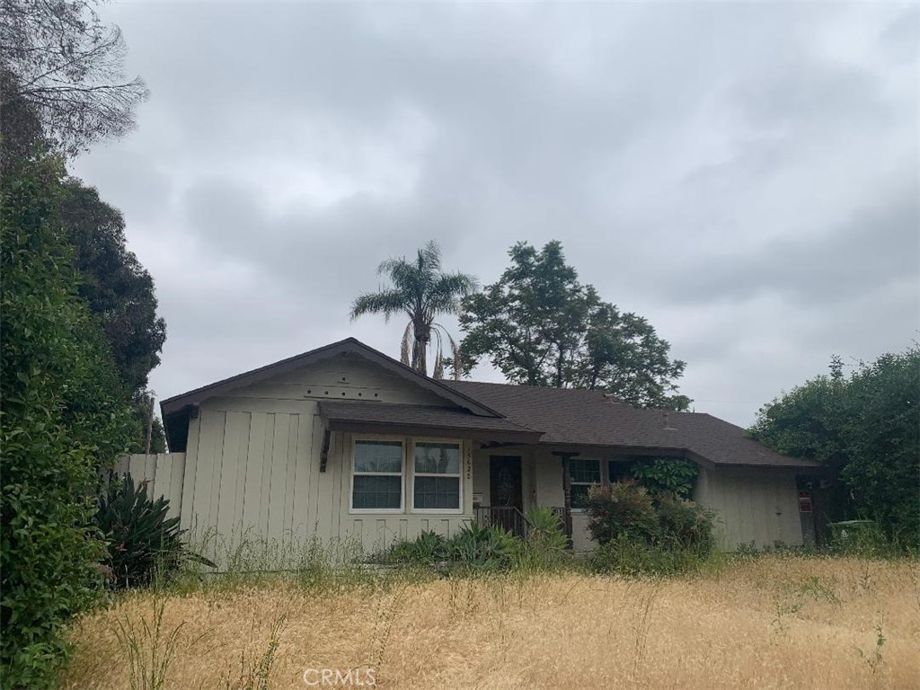 front view of house with a yard