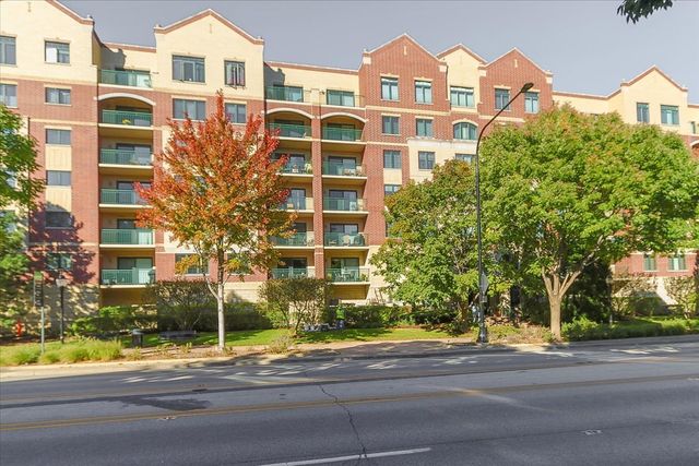 $326,900 | 20 South Main Street, Unit 302 | Mount Prospect