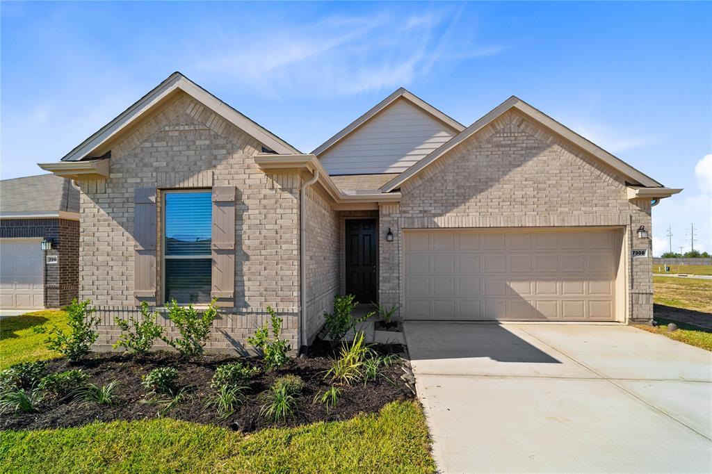 Welcome home to 7308 Stella Marina Way located in Vida Costera and zoned to Dickinson ISD!