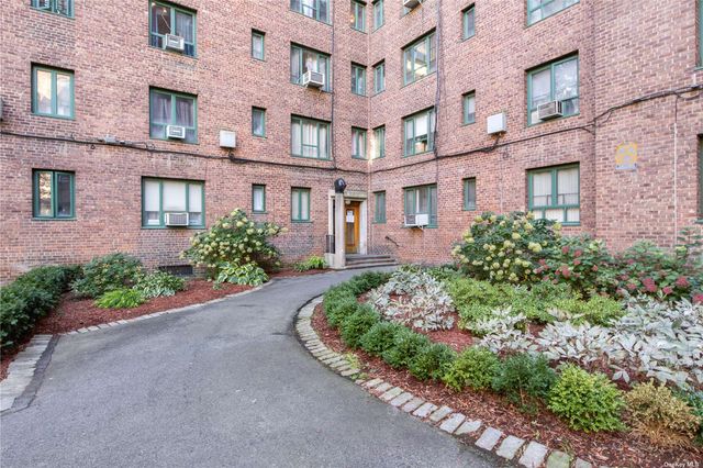 $299,999 | 1505 Archer Road, Unit 2D | Parkchester