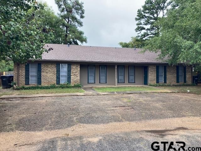 $1,250 | 320 Blake Drive | Longview