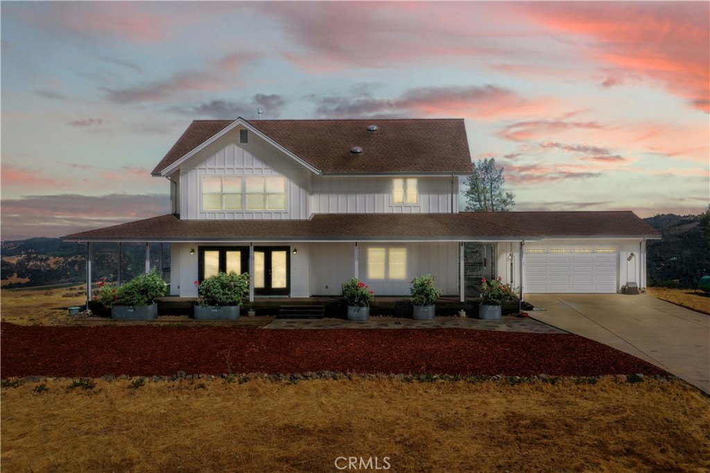 Welcome Home to your Beautiful Custom Modern Farmhouse and the Incredible Murphys Lifestyle!