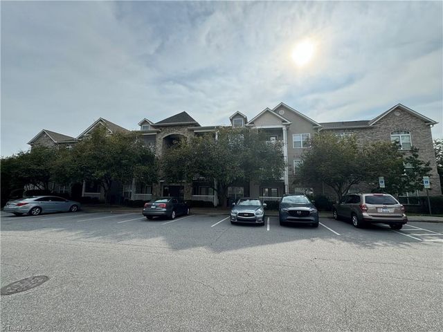 $1,000 | 4455 Brassfield Drive, Unit 201 | Northeast Suburban Winston-Salem