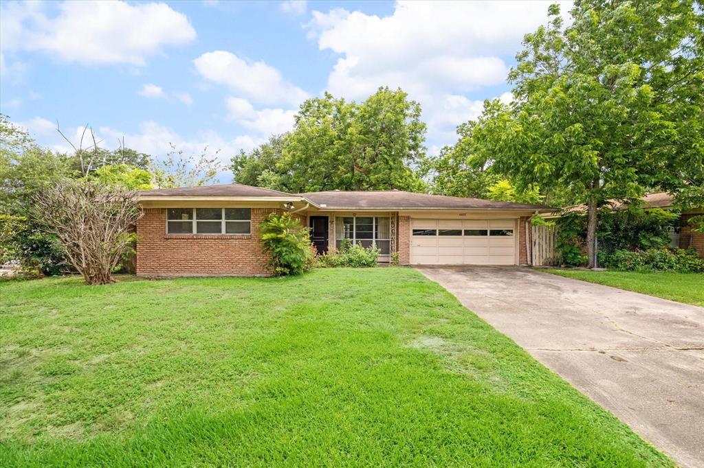 Newly renovated charming traditional home located less than 10 minutes from The Galleria.