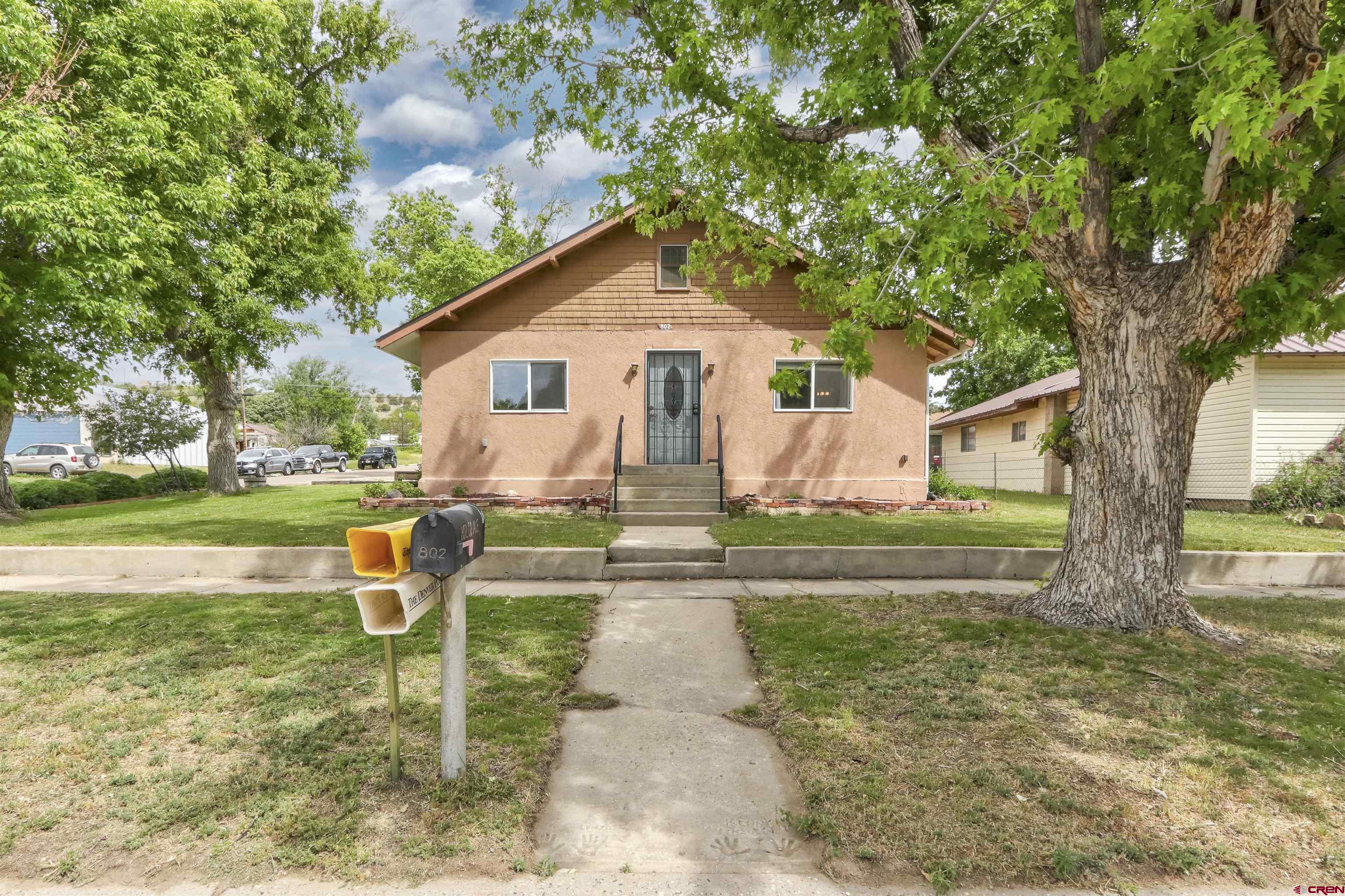 a view of a house with a yard