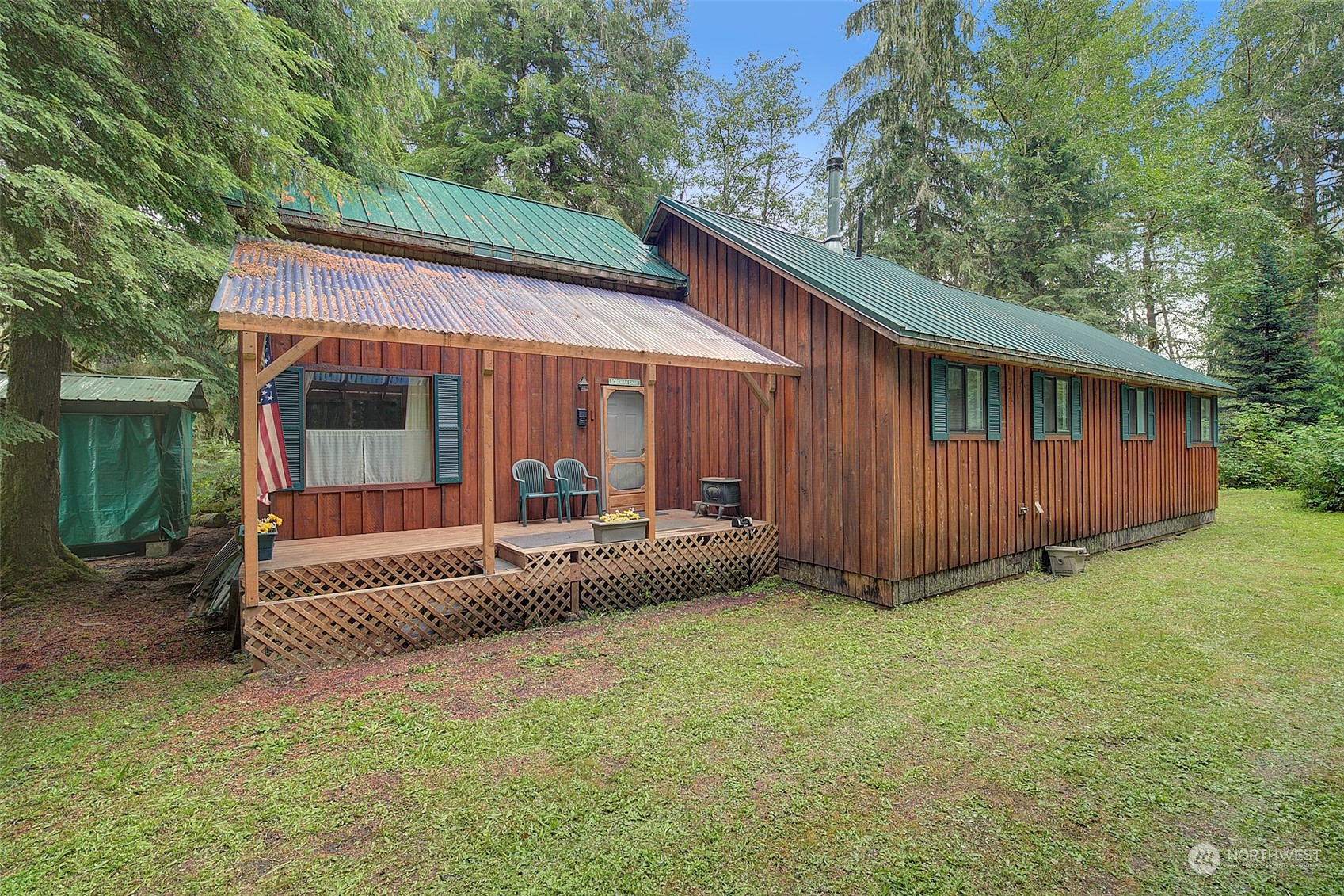 a view of a house with backyard and sitting area