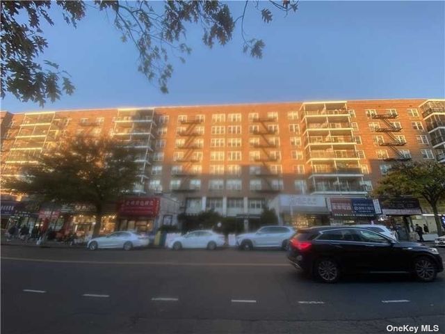 $860,000 | 41-25 Kissena Boulevard, Unit 2 | Downtown Flushing