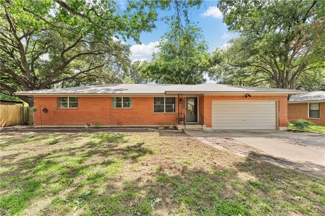 $249,900 | 4220 North 22nd Street | Cedar Ridge