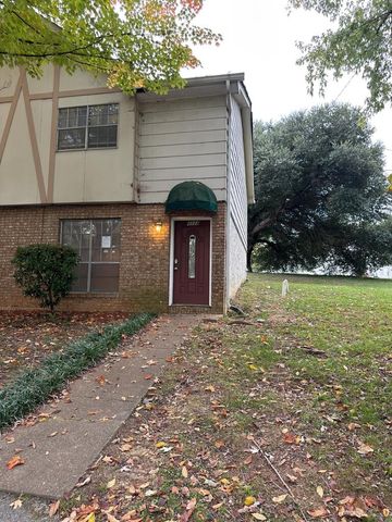 $975 | 4324 Wilson Street | Tyner-Greenwood