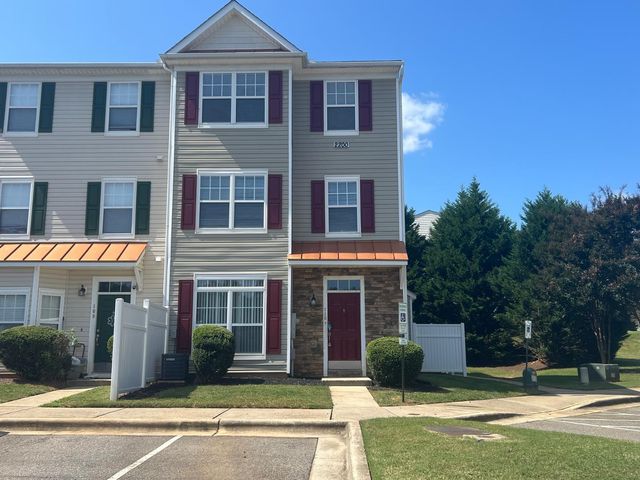 $1,595 | 2200 Valley Edge Drive, Unit 110 | Wakefield