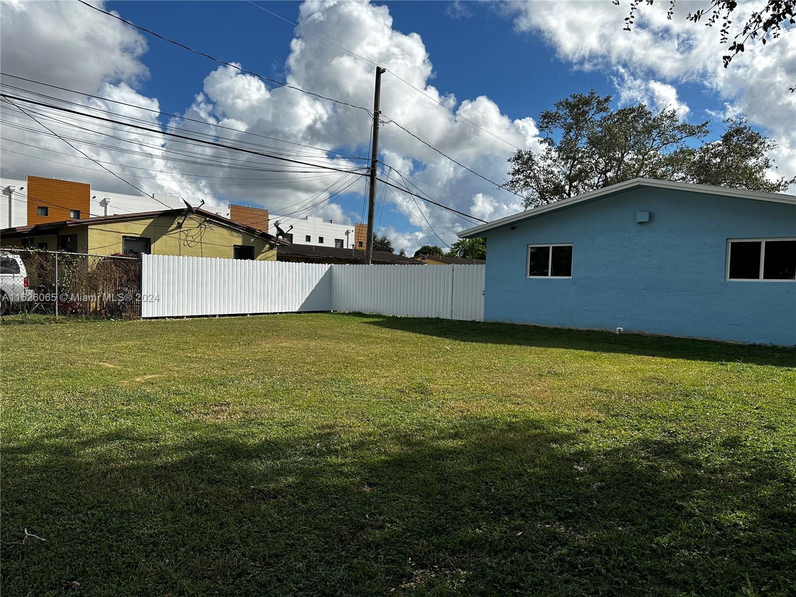 a view of a house with a yard