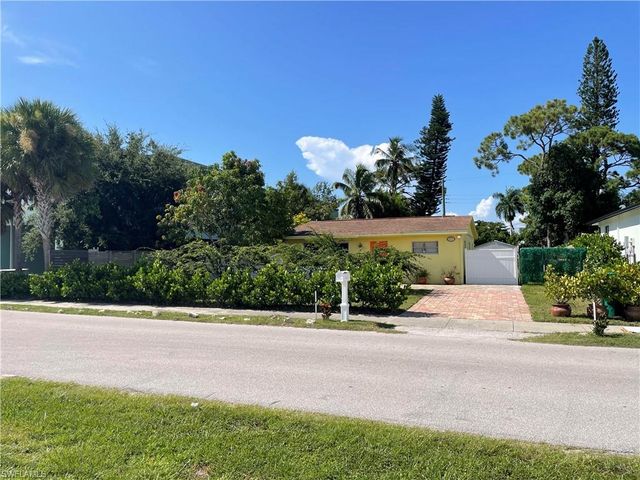 $880,000 | 1381 13th Avenue North | Central Naples