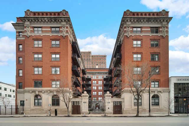 $425,000 | 1439 South Michigan Avenue, Unit 305 | Trevi Square