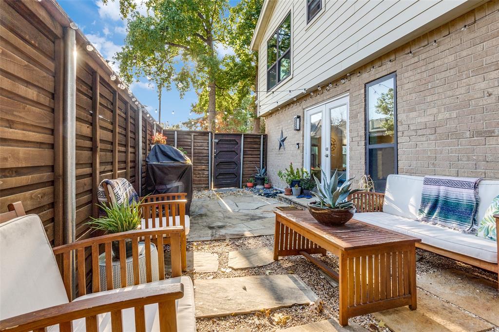 a view of house with outdoor seating space