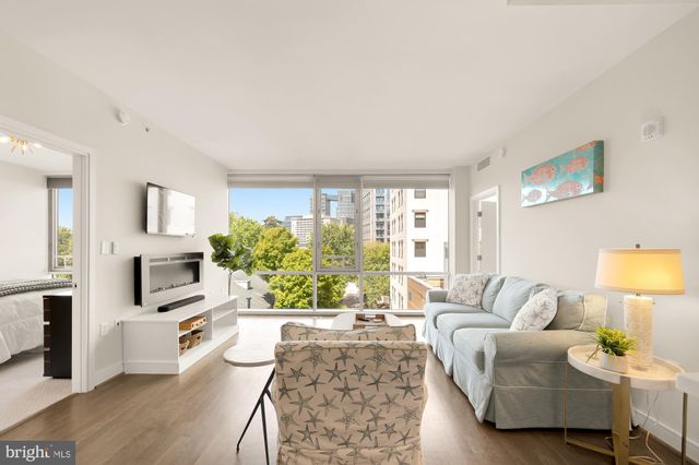 $795,000 | 6820 Wisconsin Avenue, Unit 3010 | Bethesda