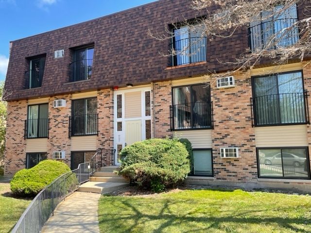 $1,850 | 170 South Waters Edge Drive, Unit 102 | Glendale Heights