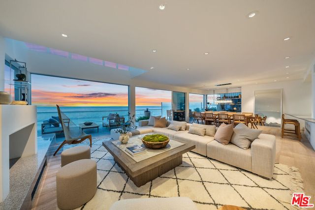 $10,995,000 | 26940 Malibu Cove Colony Drive | Malibu Beach