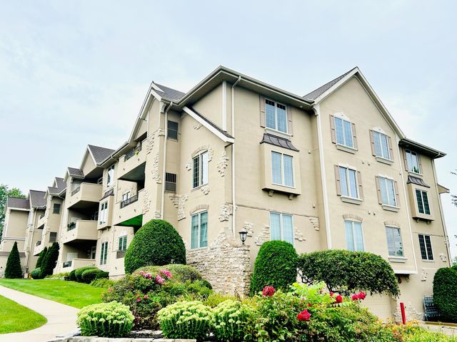 $2,265 | 2912 North University Drive, Unit 302 | Waukesha