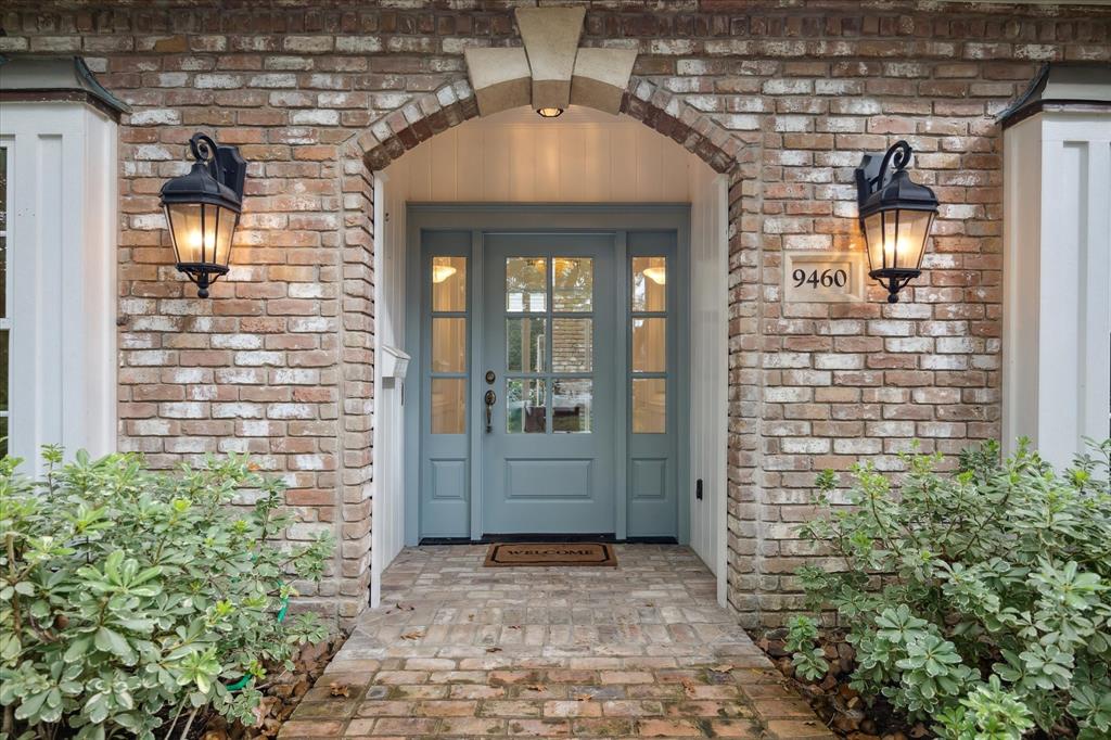 a view of entrance door of the house