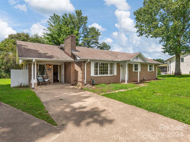 $435,000 | 1153 Airport Road | Hendersonville Township - Henderson County